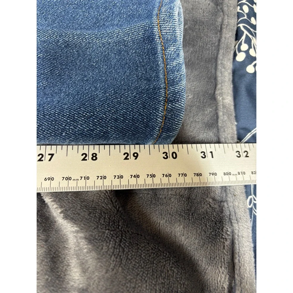 Levis measurements waist